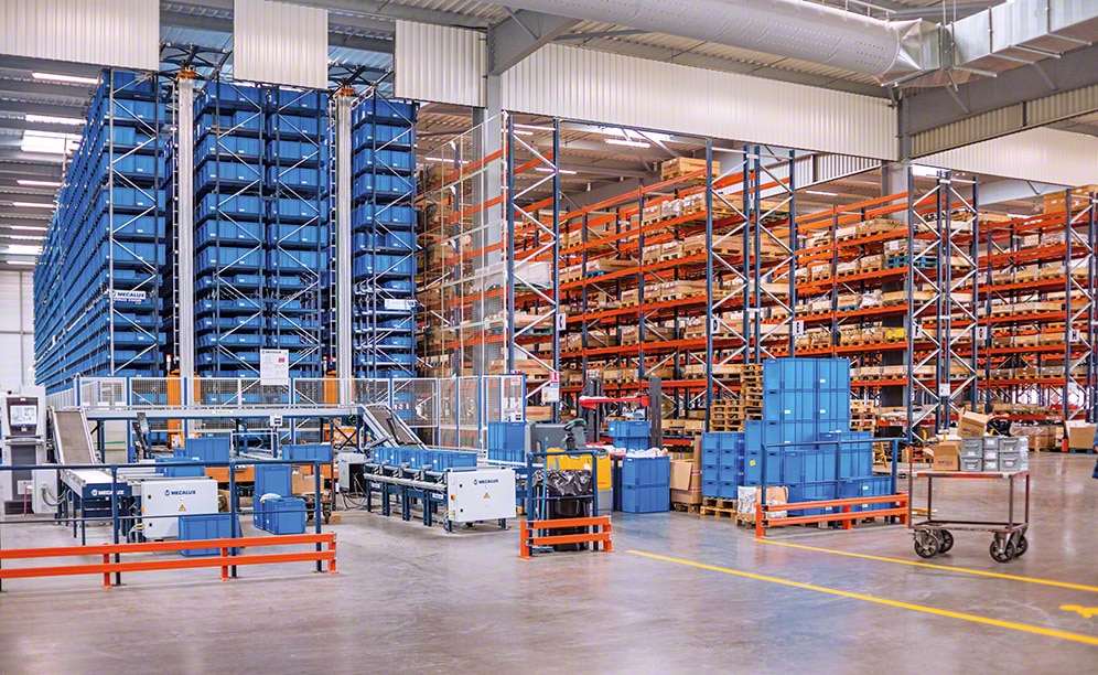 Le nouveau centre de distribution de Grégoire-Besson se compose d'un magasin automatique pour caisses miniload, de rayonnages à palettes et de rayonnages cantilever installés par Mecalux.