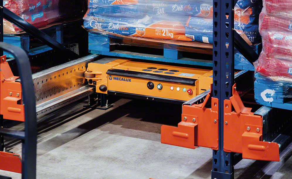 Allées de picking sous bloc de rayonnages par accumulation avec Pallet Shuttle Allées de picking sous bloc de rayonnages par accumulation avec Pallet Shuttle