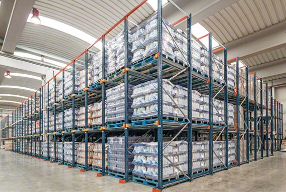 Les racks par accumulation permettent une gestion FIFO ou LIFO des marchandises