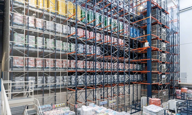 Alinatur Petfood robotise son entrepôt d'aliments avec le Pallet Shuttle automatique Alinatur Petfood robotise son entrepôt d'aliments avec le Pallet Shuttle automatique