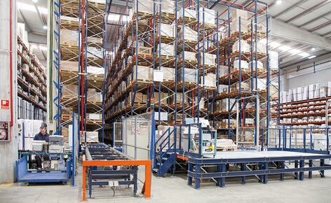 Stockage combiné avec système de picking pour optimiser le centre logistique de Industrias Cosmic