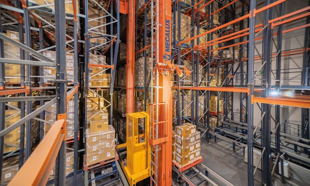 L’entrepôt de chaussures de Gioseppo : 1,6 million de chaussures et 3 500 commandes par jour L’entrepôt de chaussures de Gioseppo : 1,6 million de chaussures et 3 500 commandes par jour