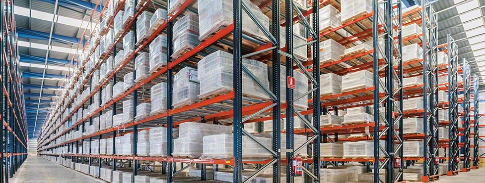 Entrepôt pour les carreaux en céramique du Groupe Pamesa en Castellón Entrepôt pour les carreaux en céramique du Groupe Pamesa en Castellón
