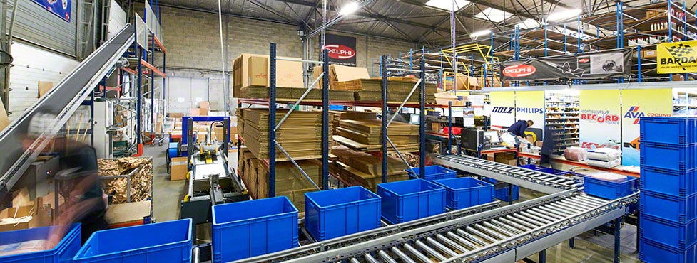 C.D.A.L. : Transport automatique entre l'entrepôt et la zone d'expédition C.D.A.L. : Transport automatique entre l'entrepôt et la zone d'expédition