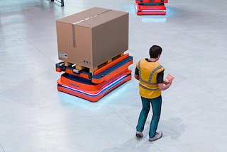 Les robots AMR peuvent détecter les obstacles et modifier leur trajectoire pour les éviter