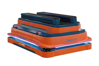 L’AMR 1500 avec plateforme de levage peut transférer des charges vers des plateformes statiques ou des convoyeurs