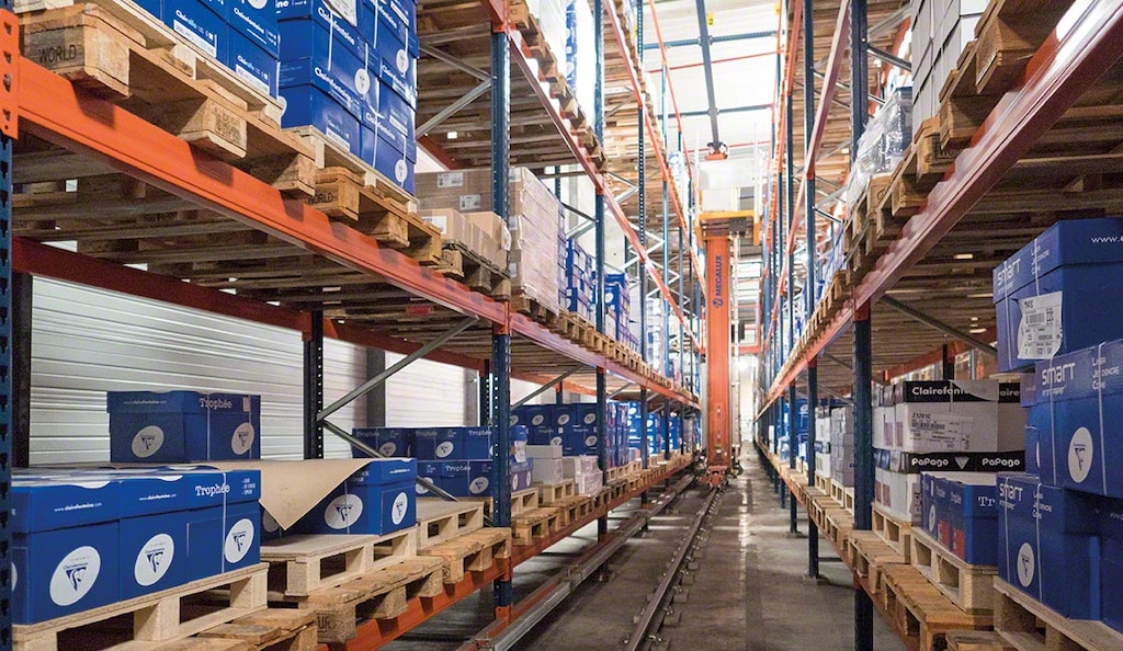 Clairefontaine a gagné en productivité logistique grâce aux robots de stockage