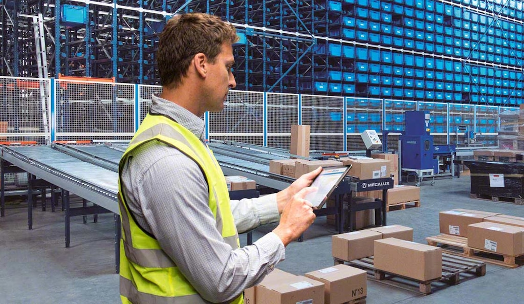 Le coordinateur logistique évalue les performances de l’entrepôt à l’aide d’un système de gestion tel qu’Easy WMS de Mecalux