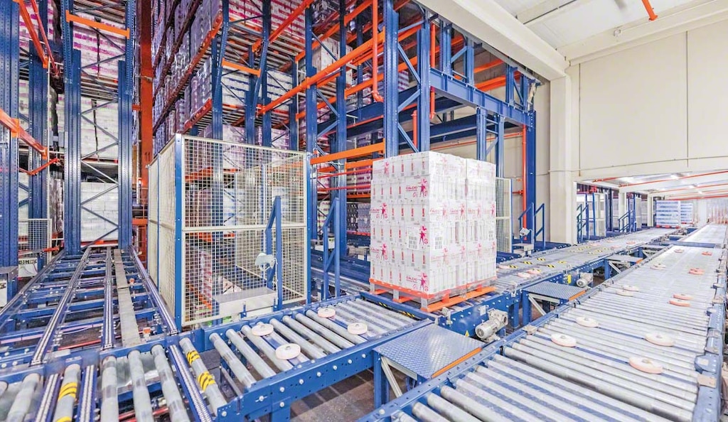 Esnelat utilise des transstockeurs pour stocker et expédier plus de 350 000 palettes de denrées périssables par an