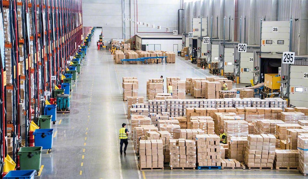 La distribution capillaire démarre par la réception de produits dans des entrepôts intermédiaires