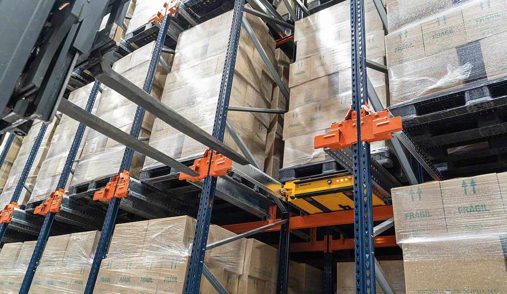 Le Pallet Shuttle réduit le volume à réfrigérer dans une chambre froide ou de congélation