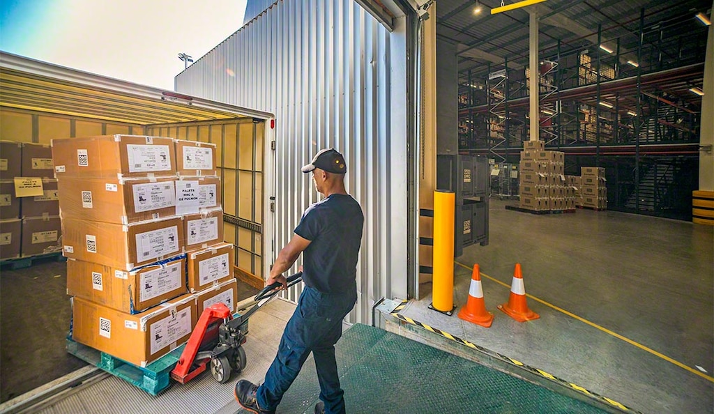 Un entrepôt régional distribue généralement des marchandises sur des trajets de moins de 24 heures