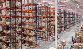 Les rayonnages sont des structures conçues pour le stockage des palettes