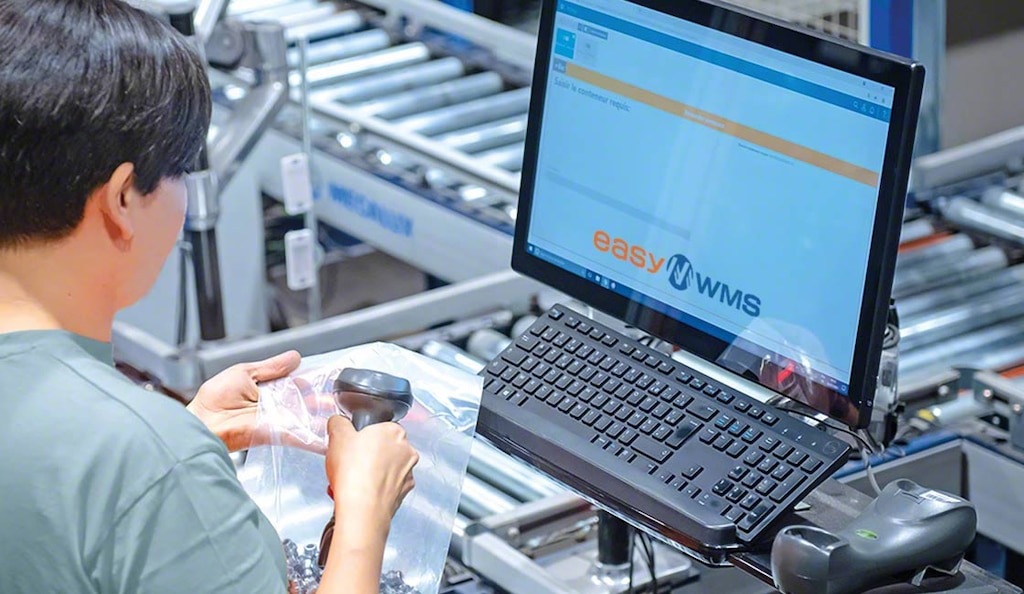 Un WMS communique l’entrepôt avec l’extérieur et avec les plateformes de suivi