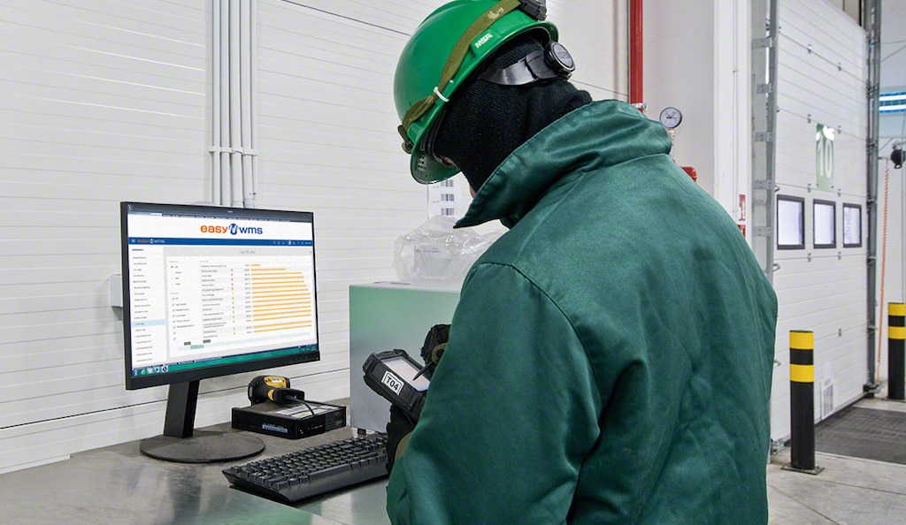 Un logiciel de gestion d’entrepôt exerce un contrôle rigoureux des marchandises en temps réel