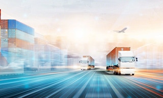 La classification des marchandises pour le transport international repose principalement sur la nature du produit, sa dangerosité, sa fragilité et ses dimensions