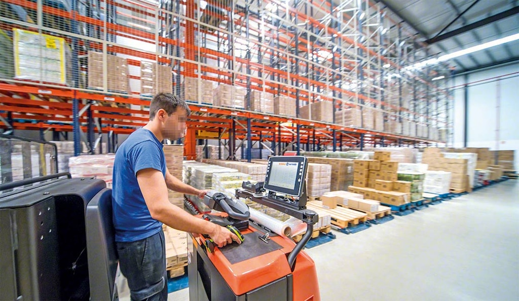 Avec un warehouse tracking system, les prestataires 3PL partagent des rapports avec leurs clients