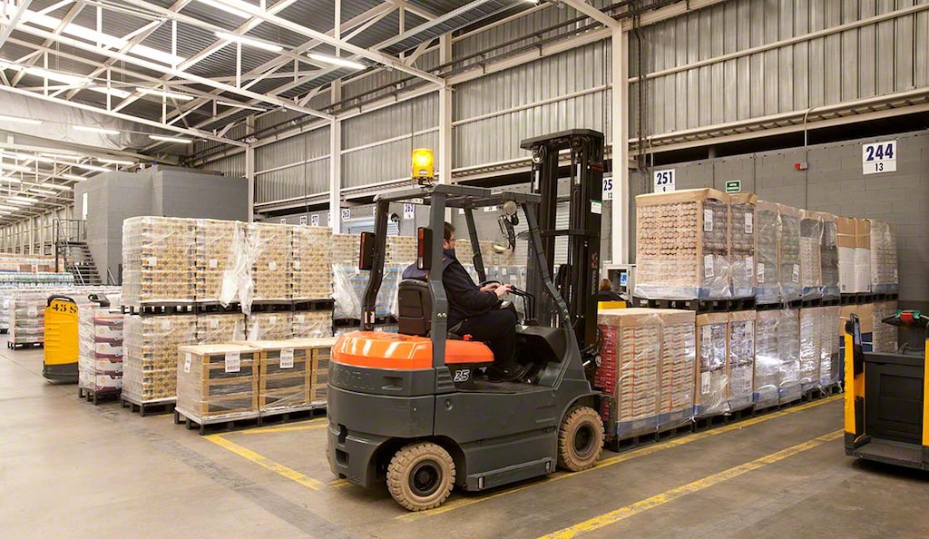 La zone de réception est l’endroit où les produits arrivant à l’entrepôt sont réceptionnés et enregistrés