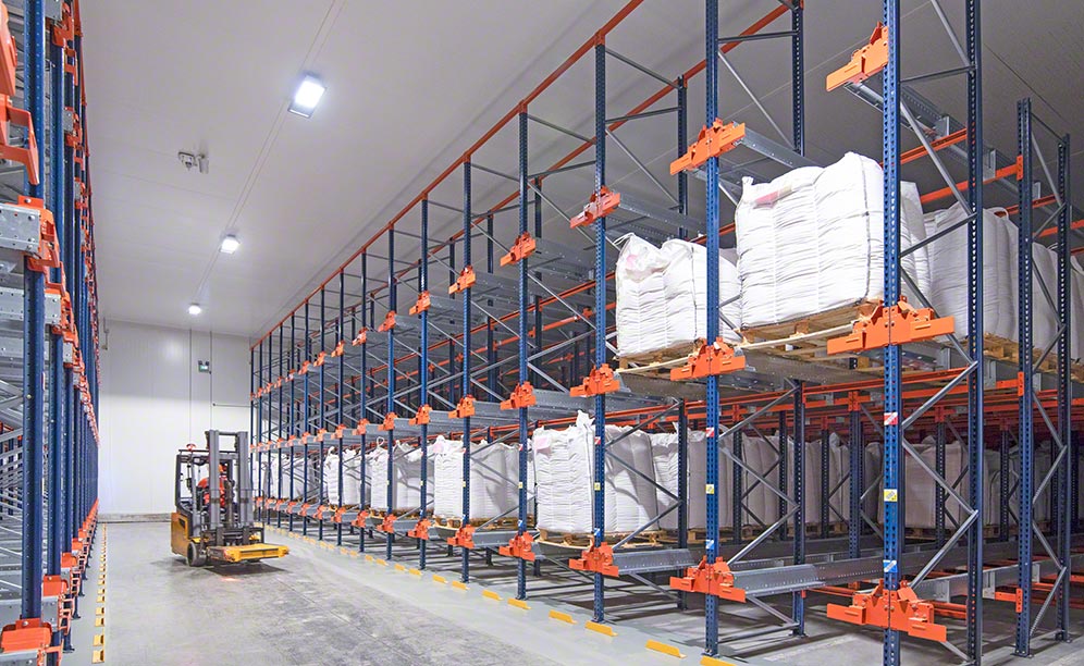 Entrepôt de Bayer à Trèbes avec le système Pallet Shuttle Entrepôt de Bayer à Trèbes avec le système Pallet Shuttle