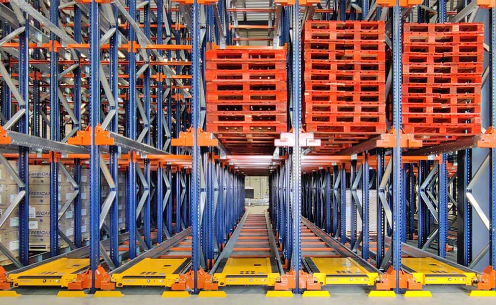 Rayonnages compacts avec le système Pallet Shuttle semi-automatique d'Eau Neuve