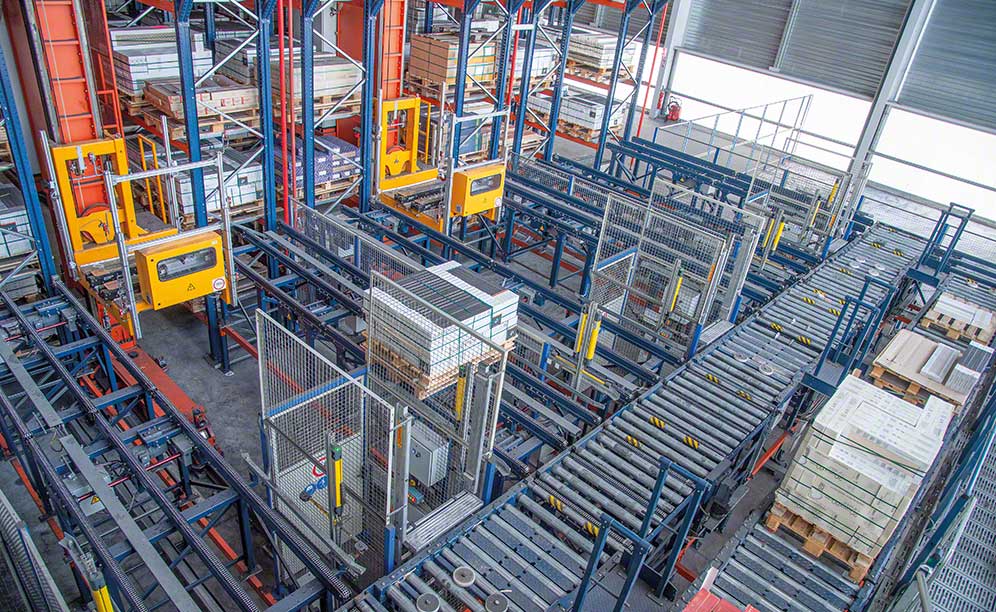 L'entrepôt automatique du distributeur de matériaux de construction VM Matériaux