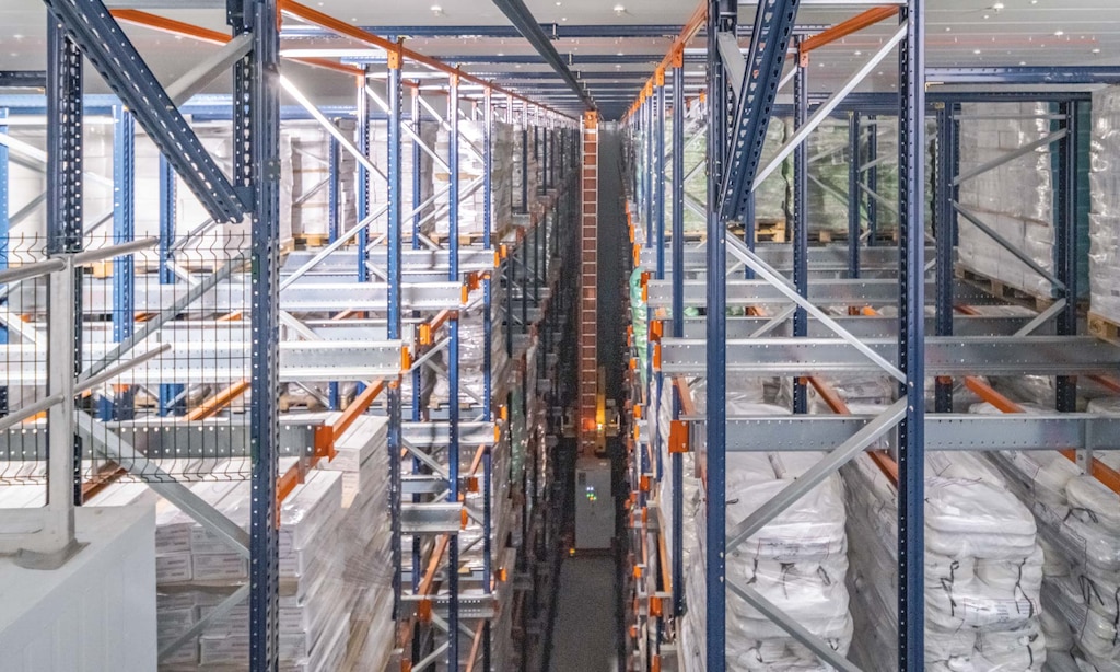 Le nouvel entrepôt automatisé stockera les boîtes de conserve de fruits de mer à Rianxo