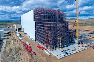 Les entrepôts autoportants permettent d’accélérer l’exécution du projet par rapport aux constructions traditionnelles Les entrepôts autoportants permettent d’accélérer l’exécution du projet par rapport aux constructions traditionnelles