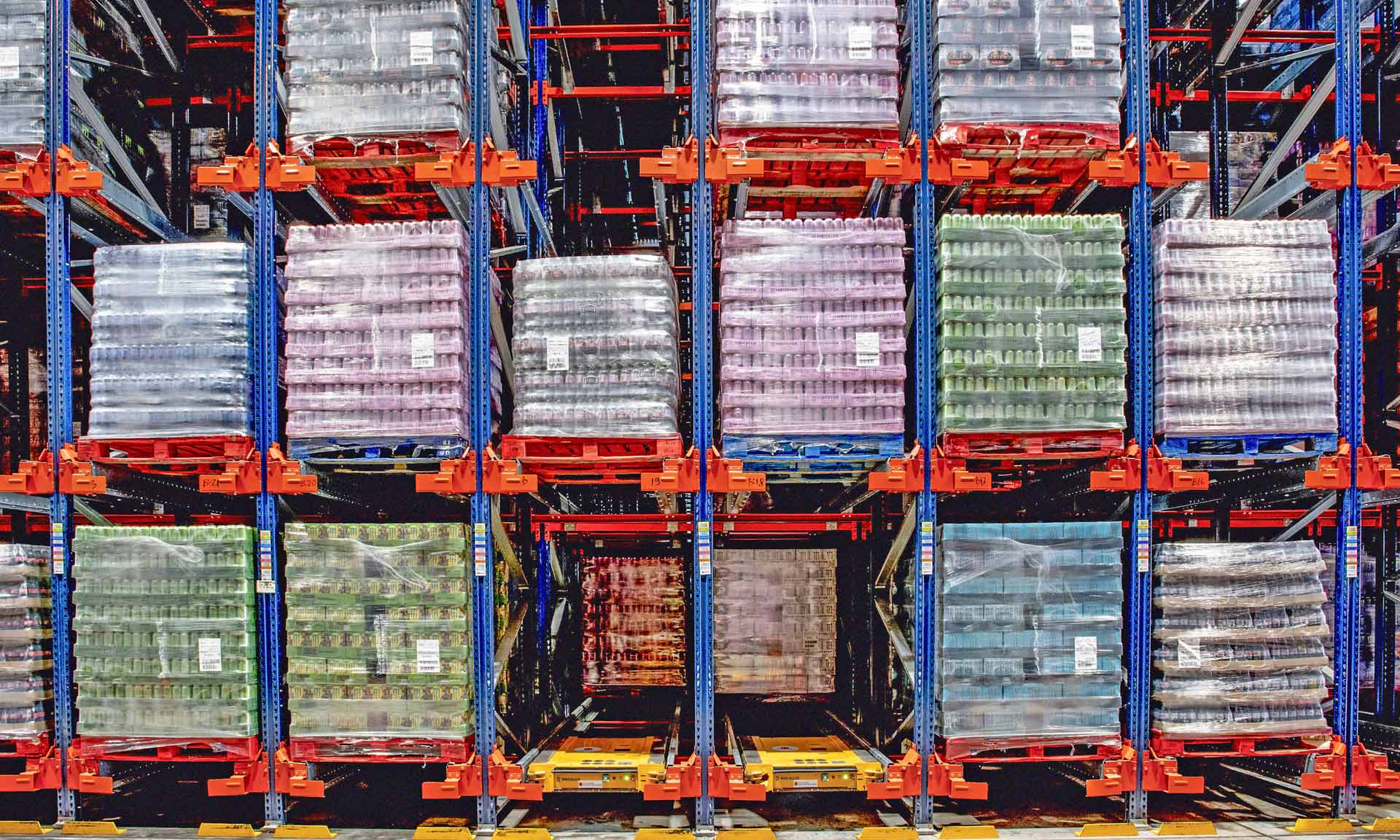 Mecalux optimise le stockage de boissons de Coca-Cola HBC avec le système Pallet Shuttle