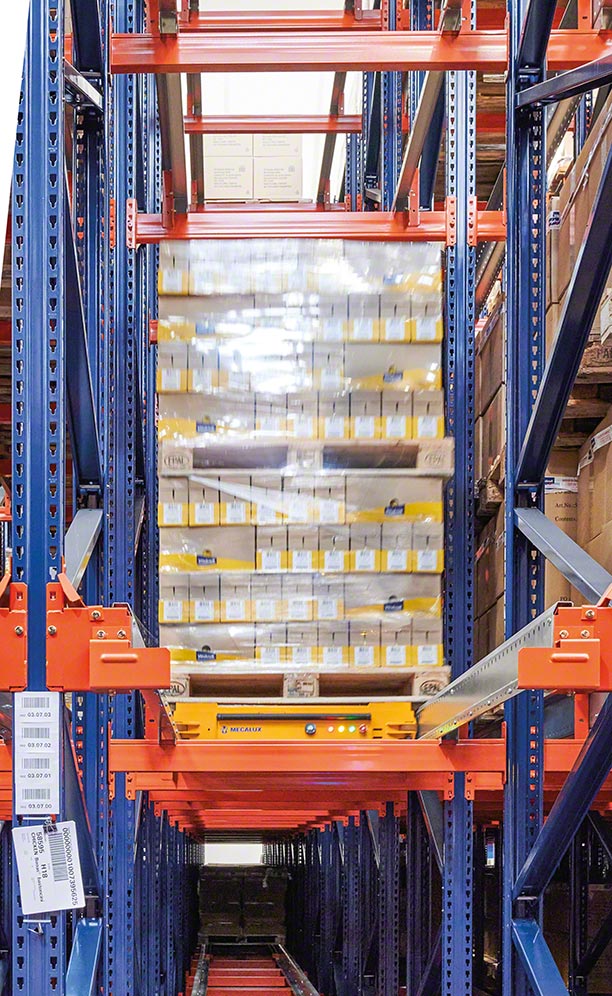 Vitakraft a optimisé l'espace de son entrepôt avec le Pallet Shuttle