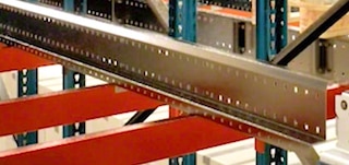 Les rails permettent à la navette 3D de se déplacer le long des allées et des canaux