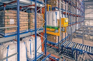 Les avantages du Pallet Shuttle automatique sont la productivité accrue et le gain de capacité de stockage