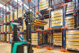 Le Pallet Shuttle est recommandé pour les entrepôts à entrées et sorties massives de marchandises