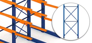 Les contreventements et les unions de colonnes rigidifient les rayonnages cantilever