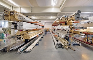 Le rack cantilever léger à faible hauteur convient aux petites installations Le rack cantilever léger à faible hauteur convient aux petites installations