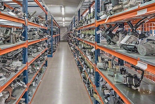 Le rayonnage métallique pour charges lourdes supporte différentes catégories de produits lourds. Le rayonnage métallique pour charges lourdes supporte différentes catégories de produits lourds.