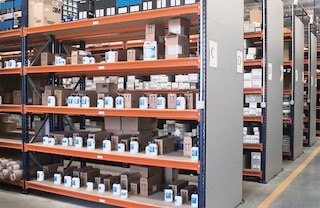 Les tôles latérales donnent au rack mi-lourd M7 une finition améliorée Les tôles latérales donnent au rack mi-lourd M7 une finition améliorée