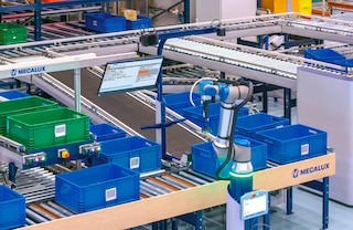 Le robot de picking de Mecalux assure une préparation des commandes entièrement automatisée