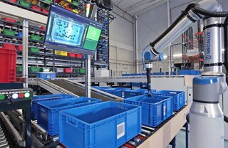 Le robot de picking extrait les articles d’un bac puis les dépose dans un autre en toute autonomie