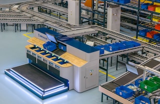 La station de picking haute performance permet la préparation massive de commandes