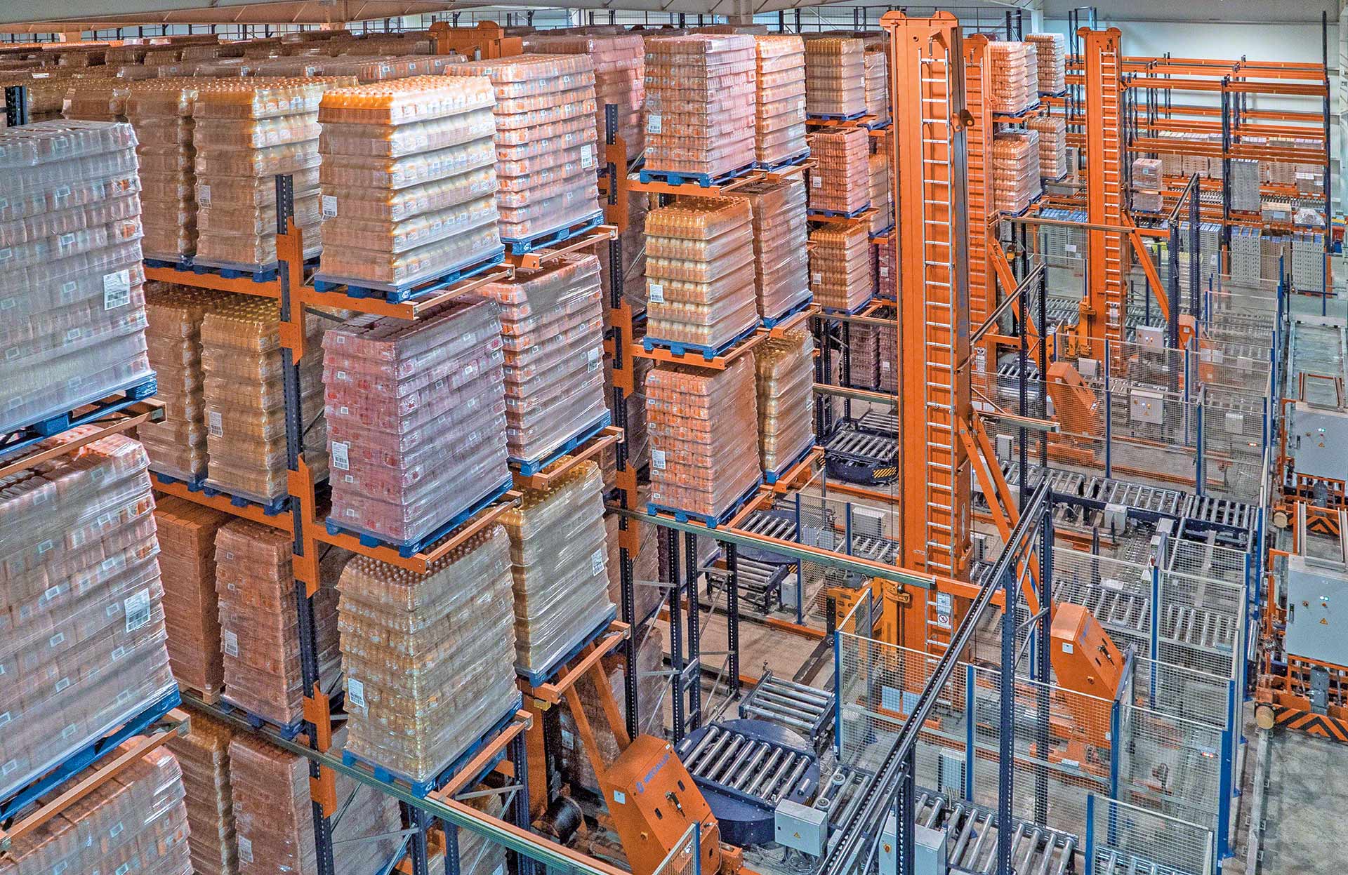 Les transtockeurs tridirectionnels automatiques exploitent au maximum la hauteur de l’entrepôt