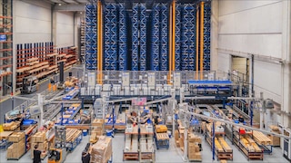 Hispanox fills 1,800 order lines a day Hispanox fills 1,800 order lines a day